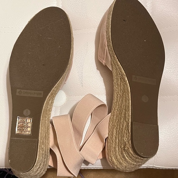 DREAM PAIRS Women's Amanda-1 Closed Toe Elastic Strap Espadrilles Wedge Sandals - Picture 2 of 5